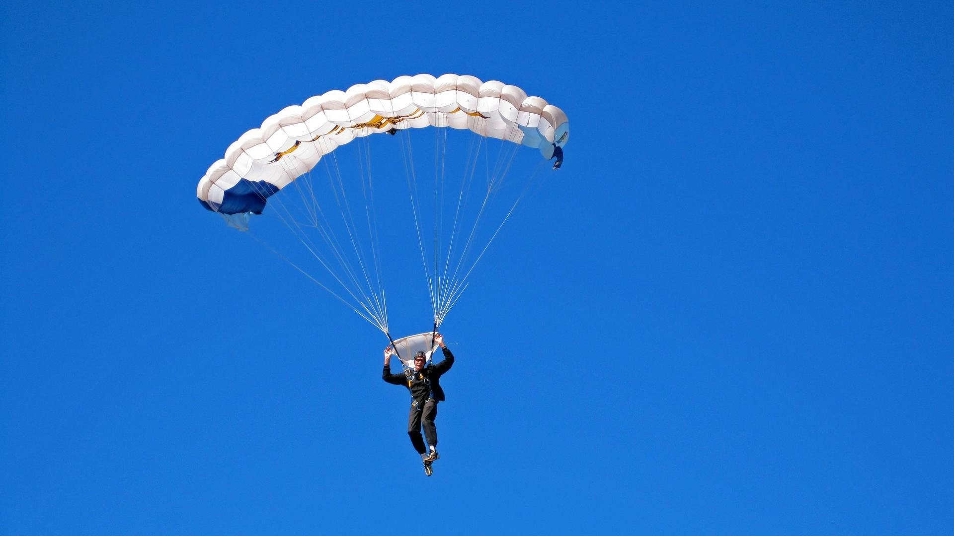 开云体育app在线-《堡垒之夜》“未来光影”创意盛典，玩家作品震撼全场！