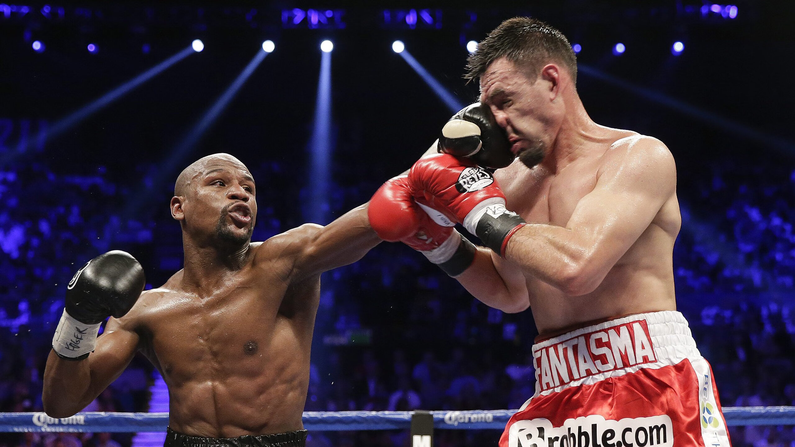 《FIFA》“虚拟足球”世界巡回赛,街头足球新体验!